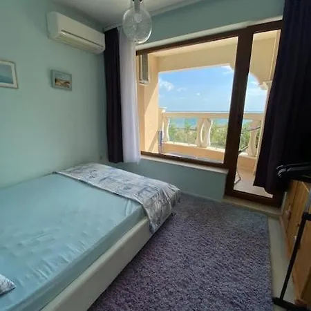 Seafront 2-bedroom With Pools And Direct Access La Apartmán Varna