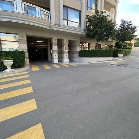 Daire Seafront 2-bedroom With Pools And Direct Access La