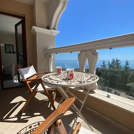 Daire Seafront 2-bedroom With Pools And Direct Access La *