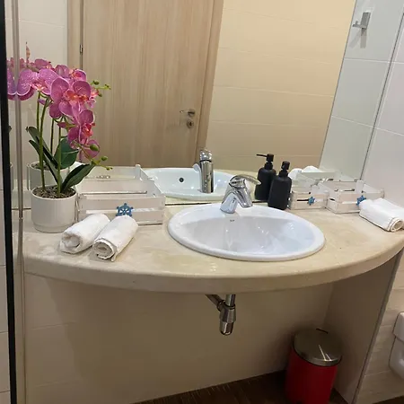 Seafront 2-bedroom With Pools And Direct Access La Varna