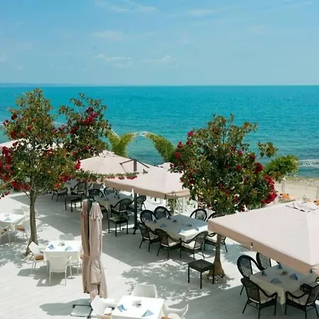 Seafront 2-bedroom With Pools And Direct Access La Apartmán