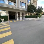 Apartment Seafront 2-bedroom With Pools And Direct Access La