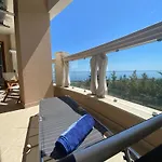 Apartment Seafront 2-bedroom With Pools And Direct Access La Warna