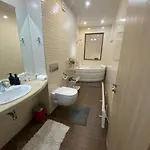 Seafront 2-bedroom With Pools And Direct Access La Appartement Varna