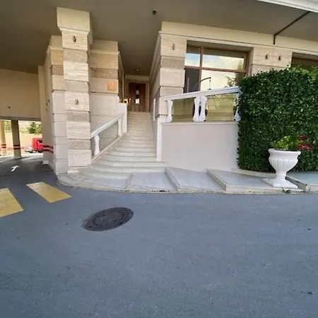 Seafront 2-bedroom With Pools And Direct Access La Várna
