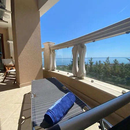 Apartman Seafront 2-bedroom With Pools And Direct Access La Várna